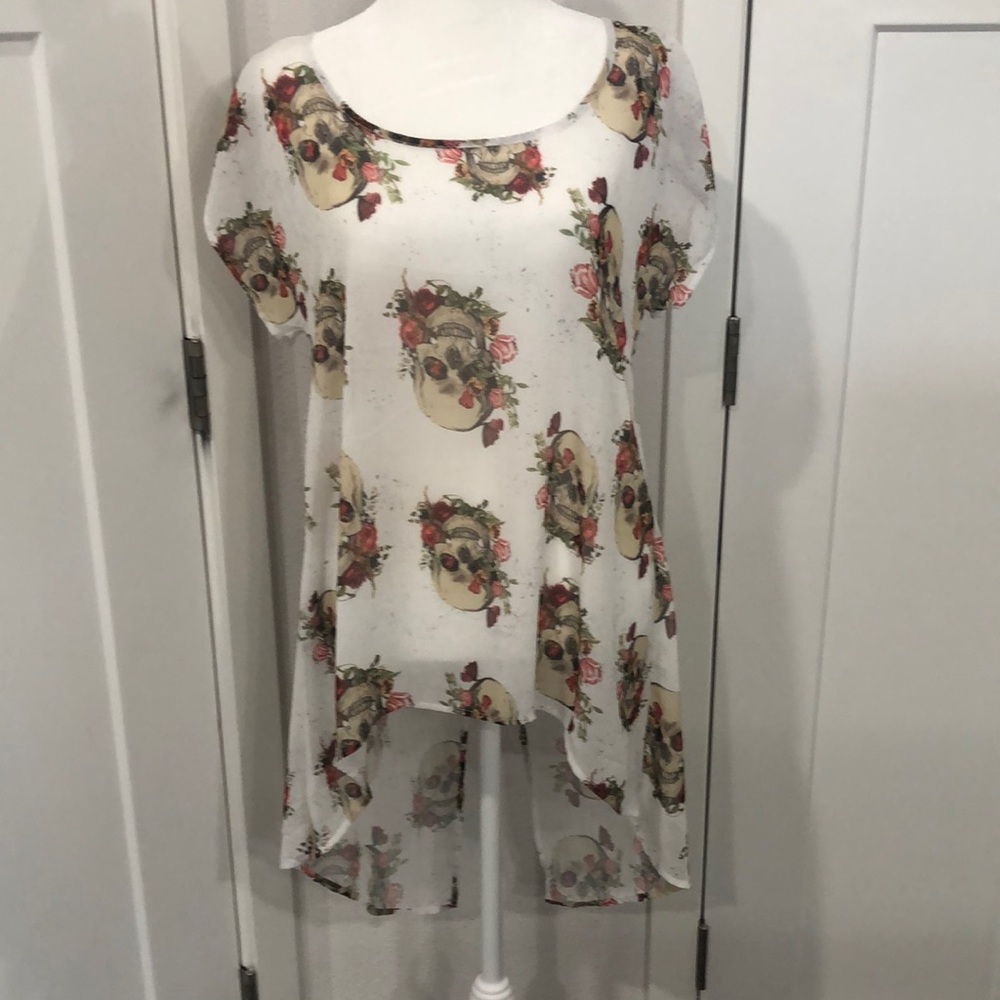 Hot topic, sheer top with skulls Women’s